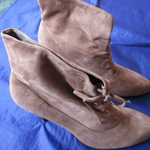 CALVIN KLEIN BROWN SUEDE HIGH HEEL ANKLE BOOT-NEAR MINT-SIZE 8 M-STILETTO HEEL - Picture 1 of 9